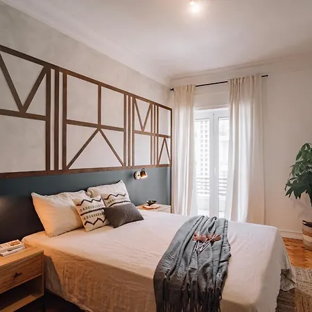 Ayet - 3 Bedrooms With Balcony In Alvalade דירה ליסבון