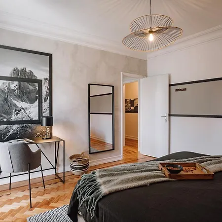 Ayet - 3 Bedrooms With Balcony In Alvalade ליסבון