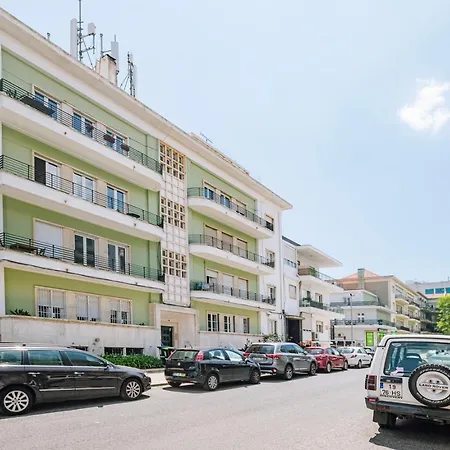 דירה Ayet - 3 Bedrooms With Balcony In Alvalade ליסבון