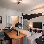 Ayet - 3 Bedrooms With Balcony In Alvalade Lizbona