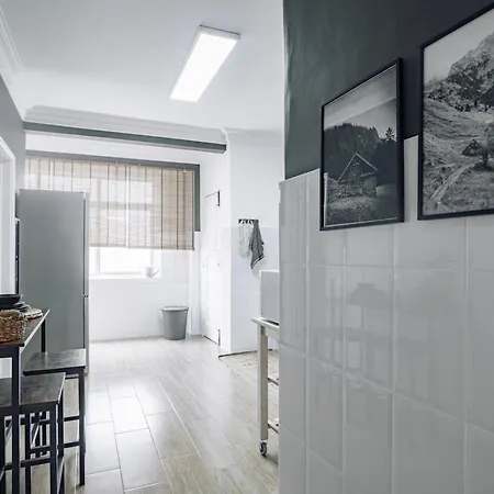 Ayet - 3 Bedrooms With Balcony In Alvalade Lisbon