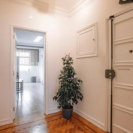 Ayet - 3 Bedrooms With Balcony In Alvalade Lisbon