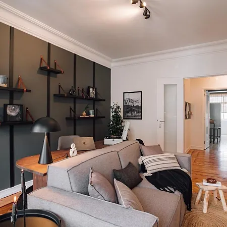 Ayet - 3 Bedrooms With Balcony In Alvalade Apartment *
