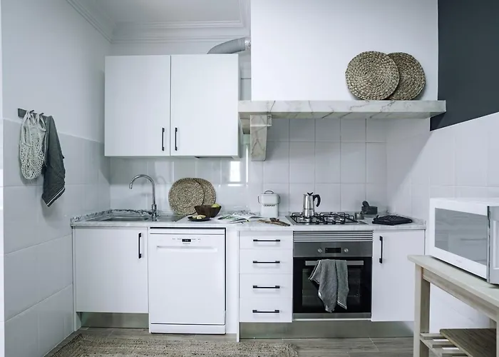 Ayet - 3 Bedrooms With Balcony In Alvalade 公寓 *