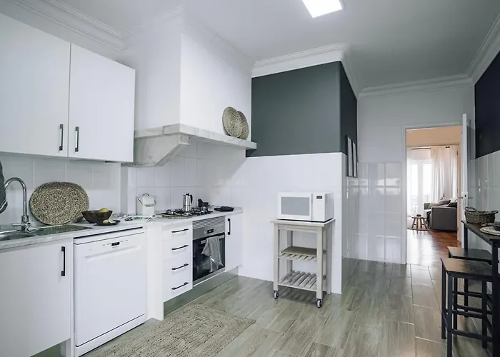 Ayet - 3 Bedrooms With Balcony In Alvalade 公寓 *