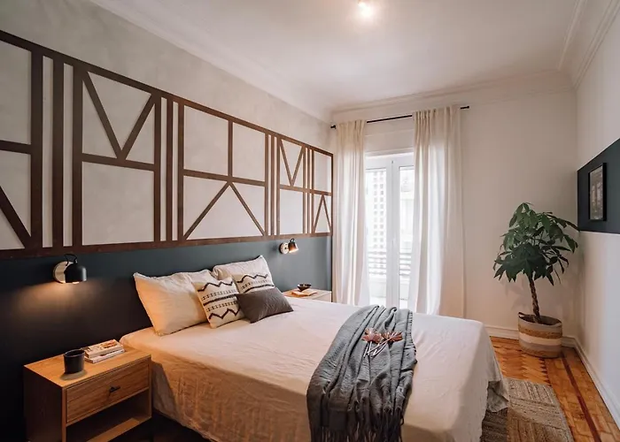Ayet - 3 Bedrooms With Balcony In Alvalade 아파트 리스본