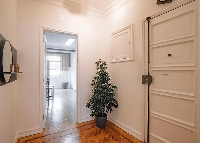 Ayet - 3 Bedrooms With Balcony In Alvalade 리스본