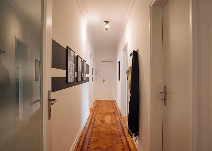Ayet - 3 Bedrooms With Balcony In Alvalade * 리스본