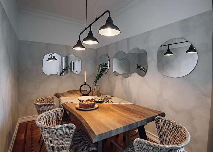 Ayet - 3 Bedrooms With Balcony In Alvalade 아파트