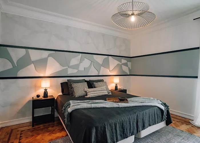 Ayet - 3 Bedrooms With Balcony In Alvalade * 리스본